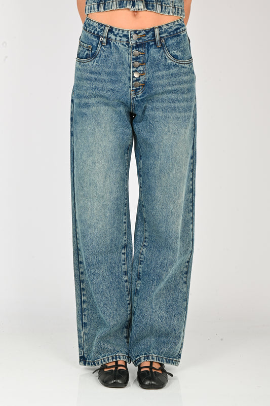 Wynn Hamlyn Button Fly Classic Jeans in Mid Dirty Wash (Womens)