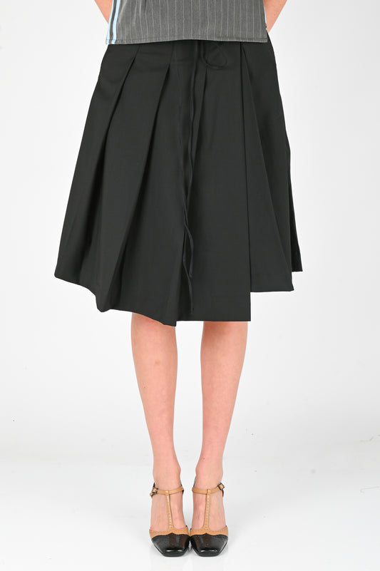 ESS·BEE Pleated Skirt in Black