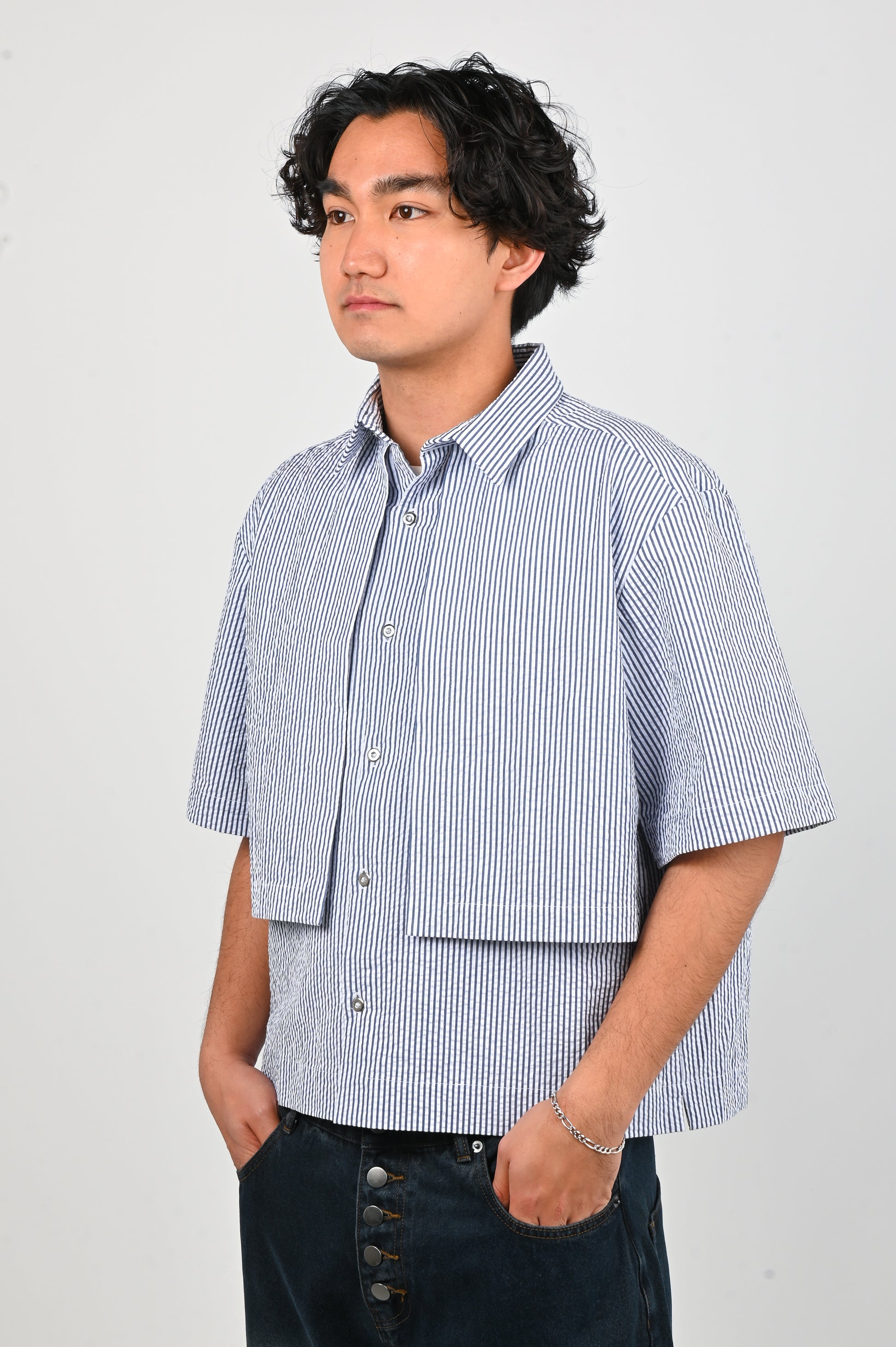KATALYST 'Box' Blouse in Blue/White Seersucker Stripe