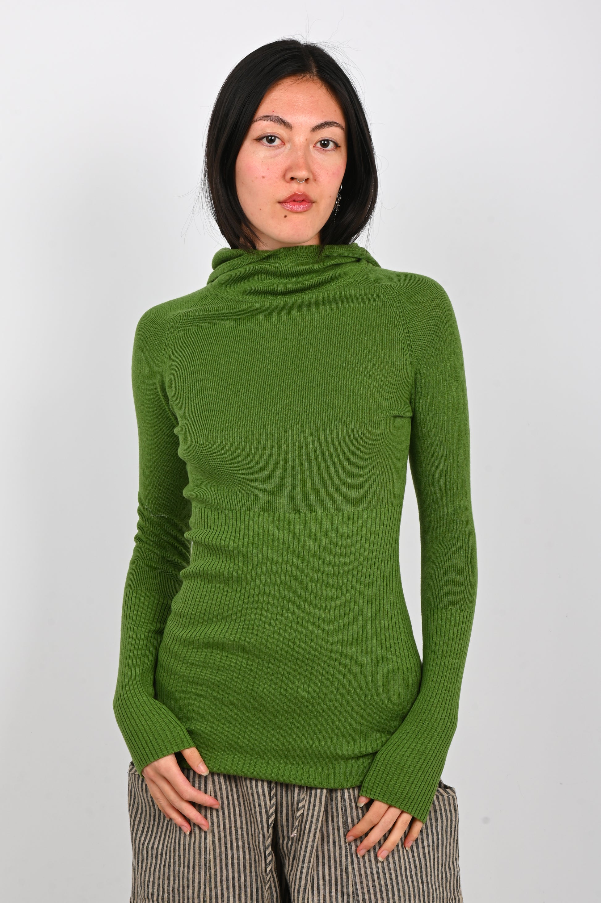 Arthur Hooded Skivvy in Pigment Green