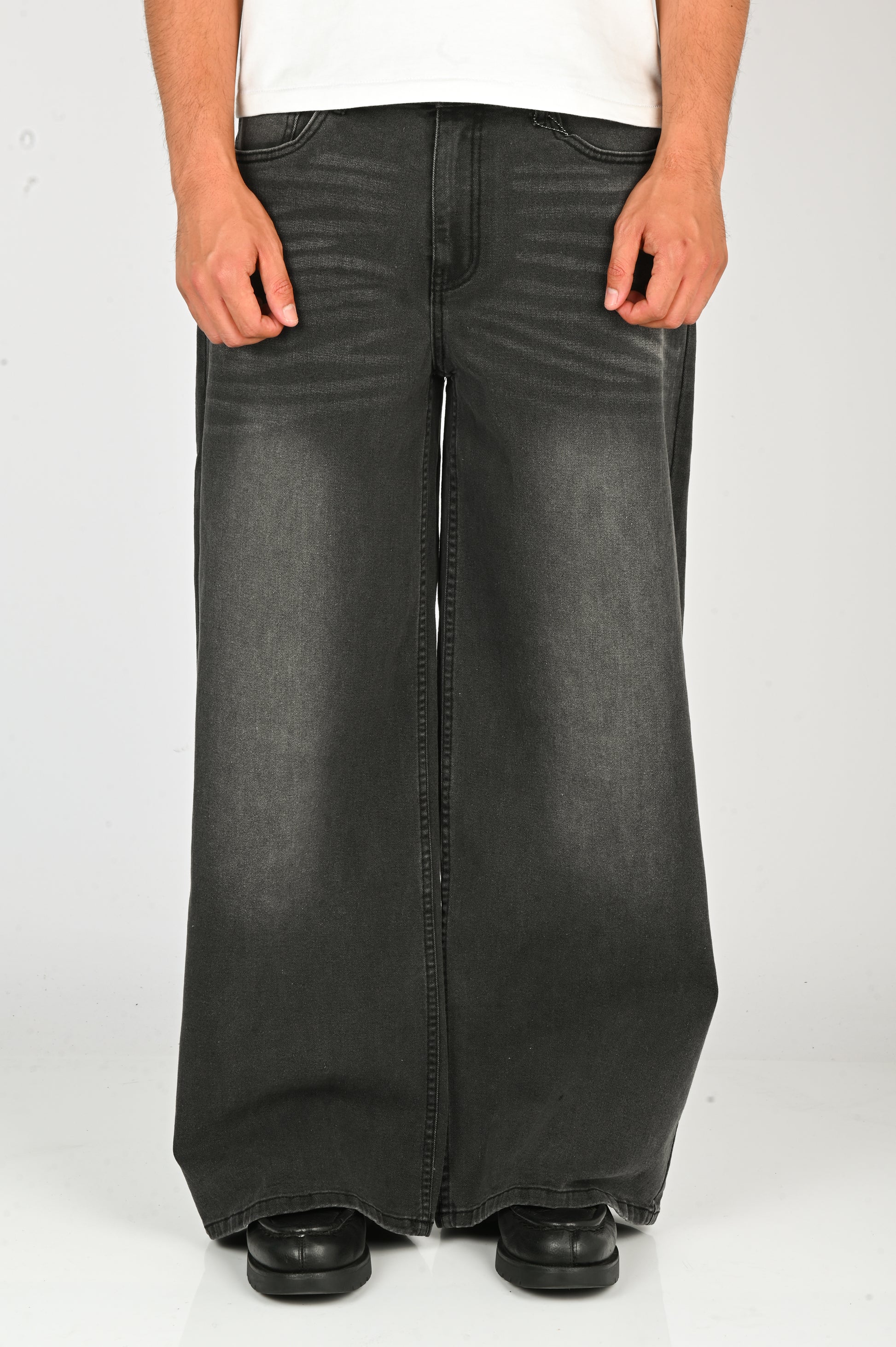 BeWider 'Wide' Jeans in Used Black