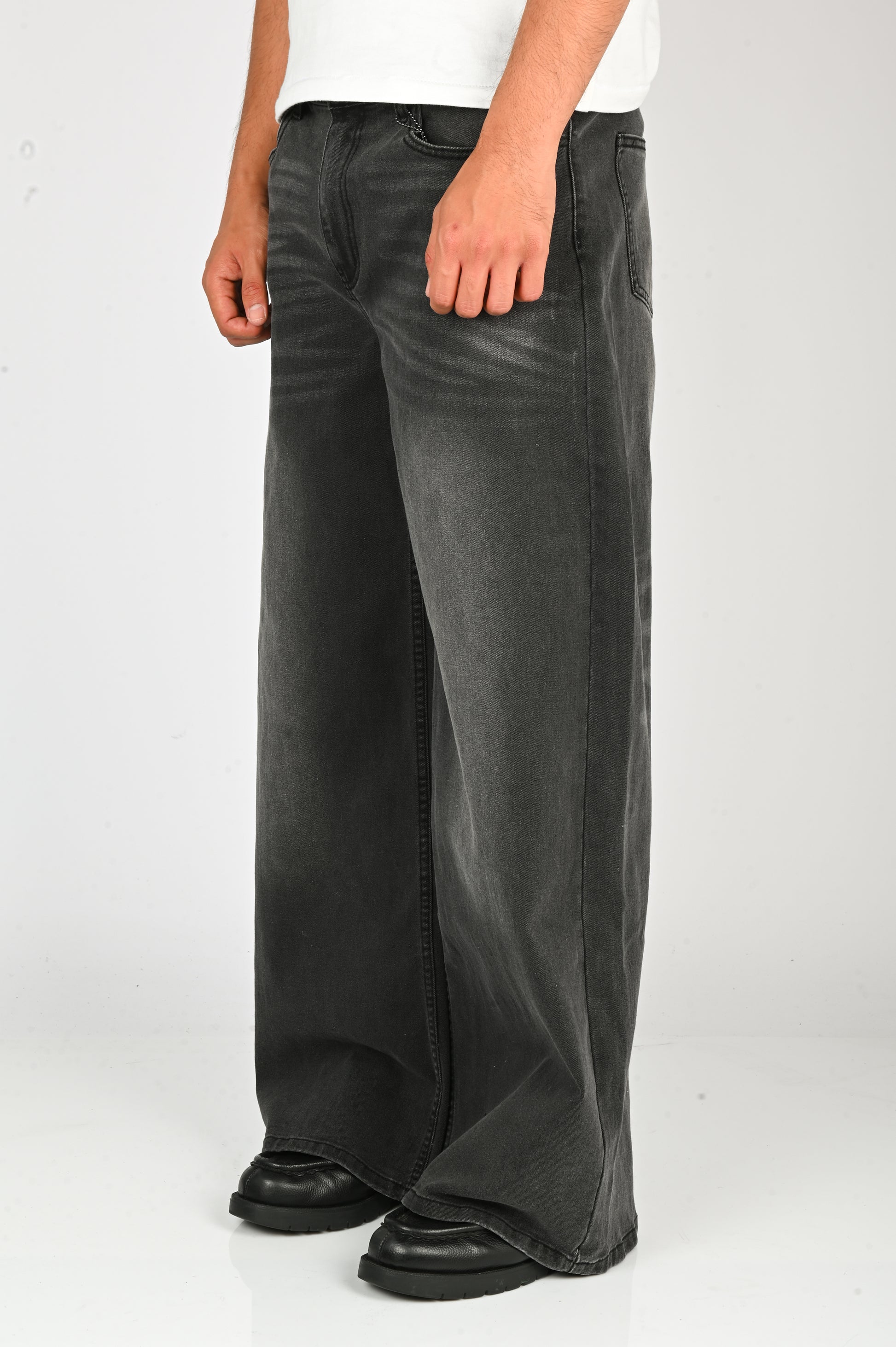 BeWider 'Wide' Jeans in Used Black