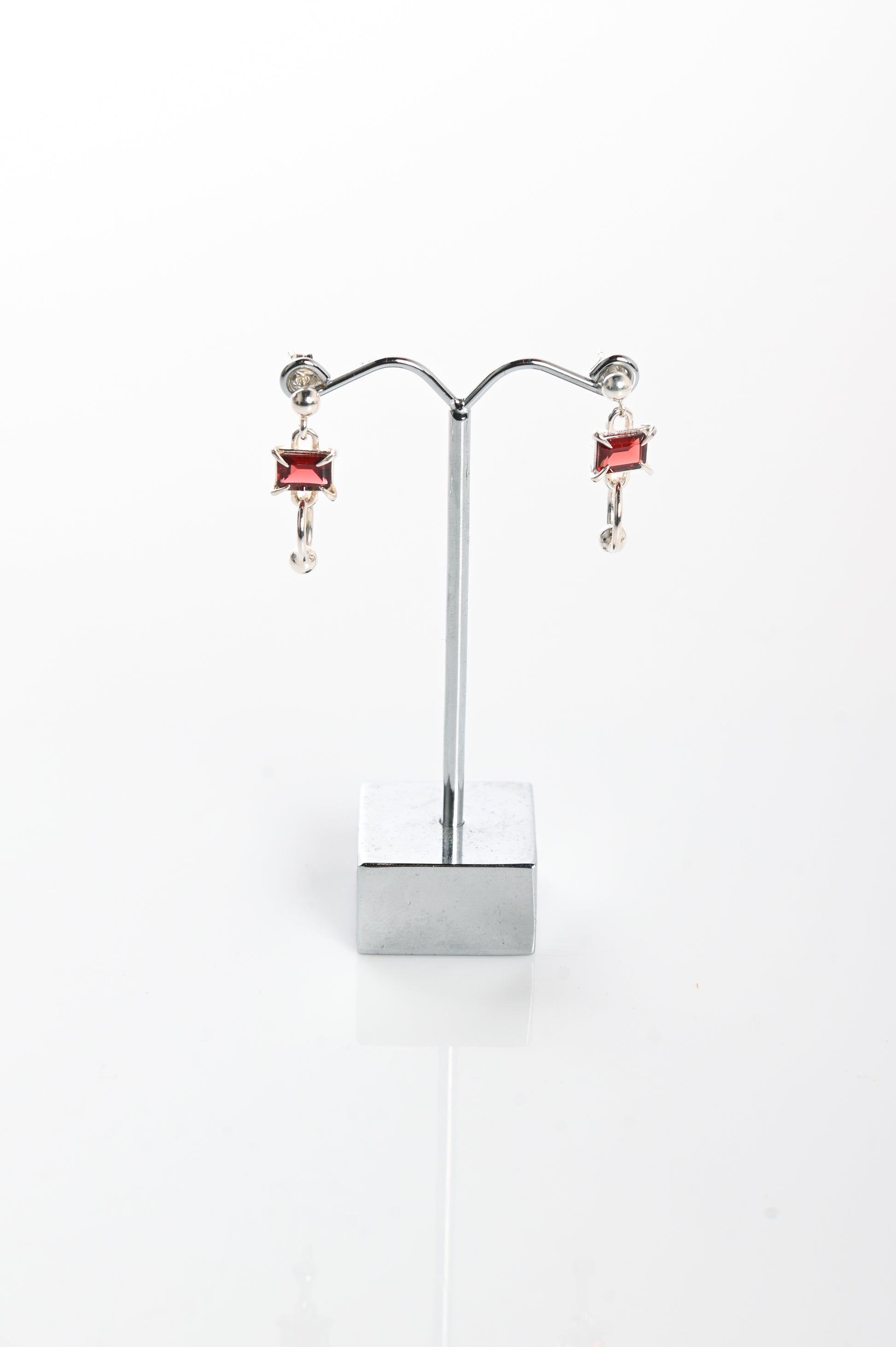 Kick In The Eye 'Beauties' with Garnet