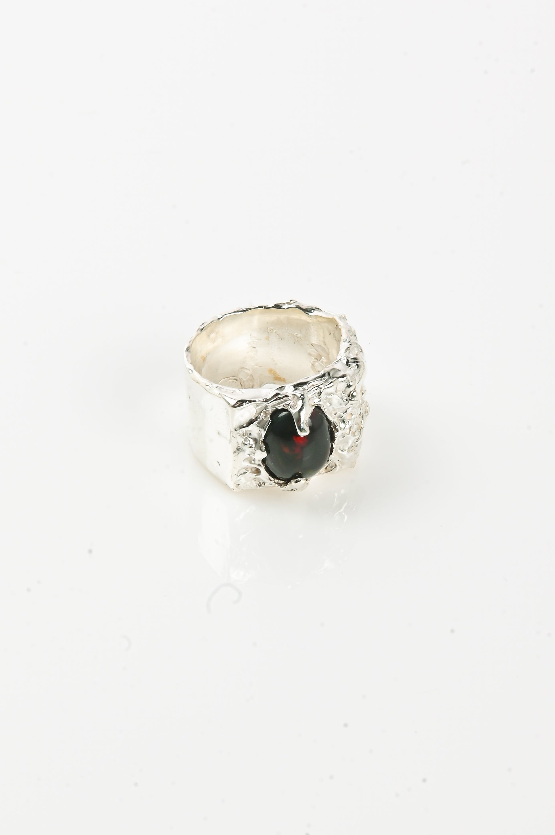 Nadia Ridiandries 'Liminal' Ring