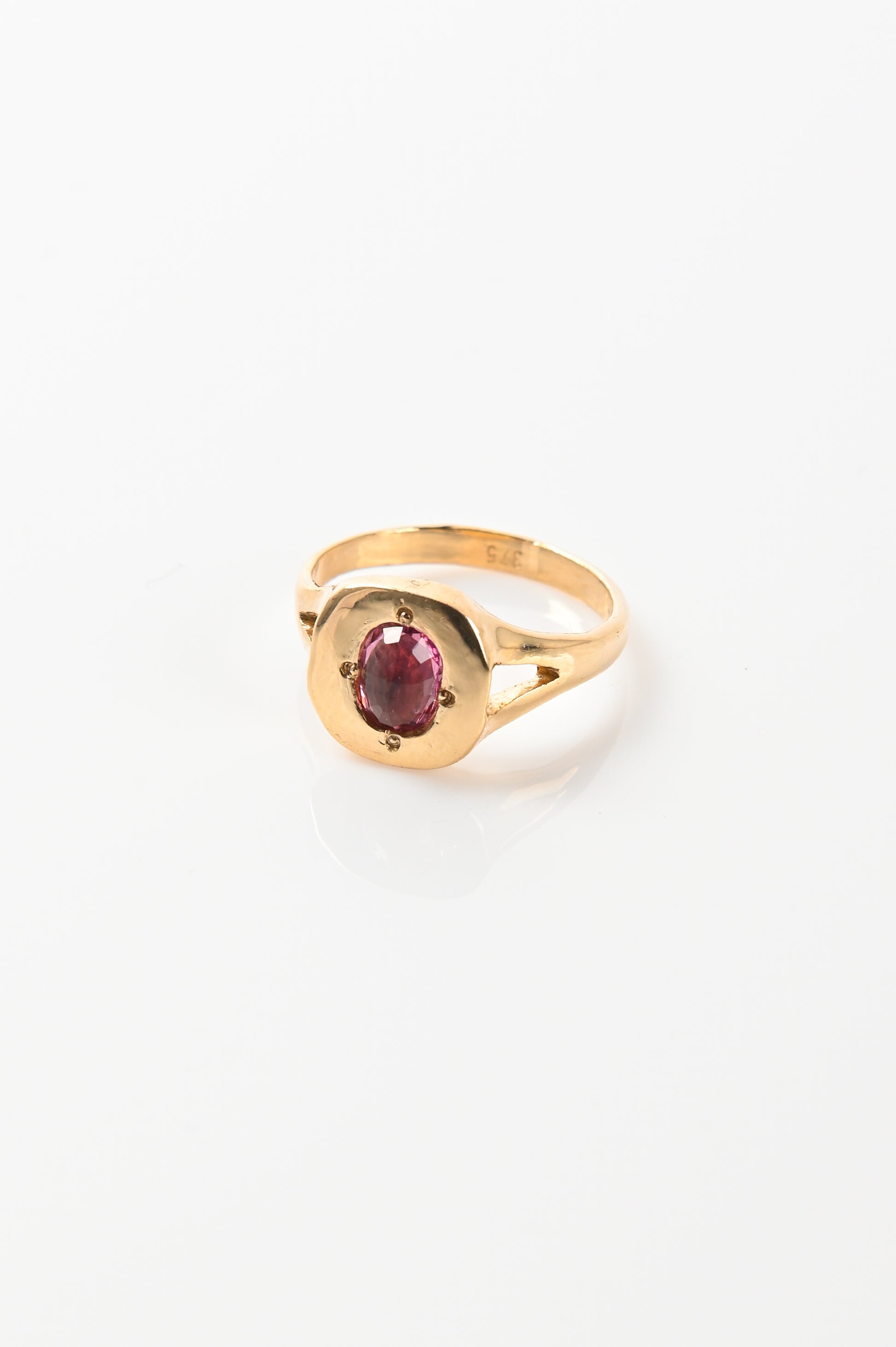 Oliver Thomas 'Signet' Ring in 9ct Gold