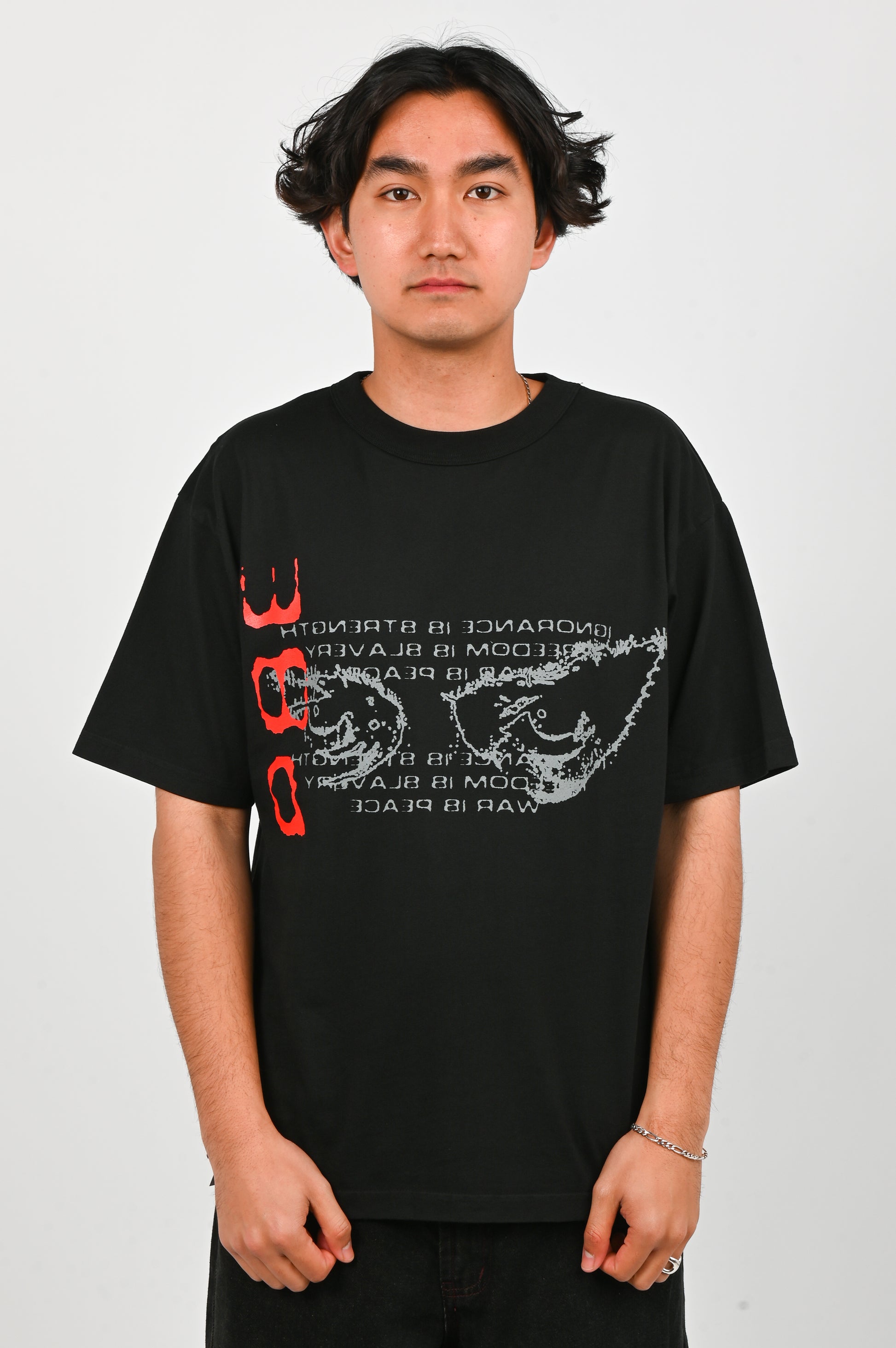 Pseushi 'Watcher' Tee in Black