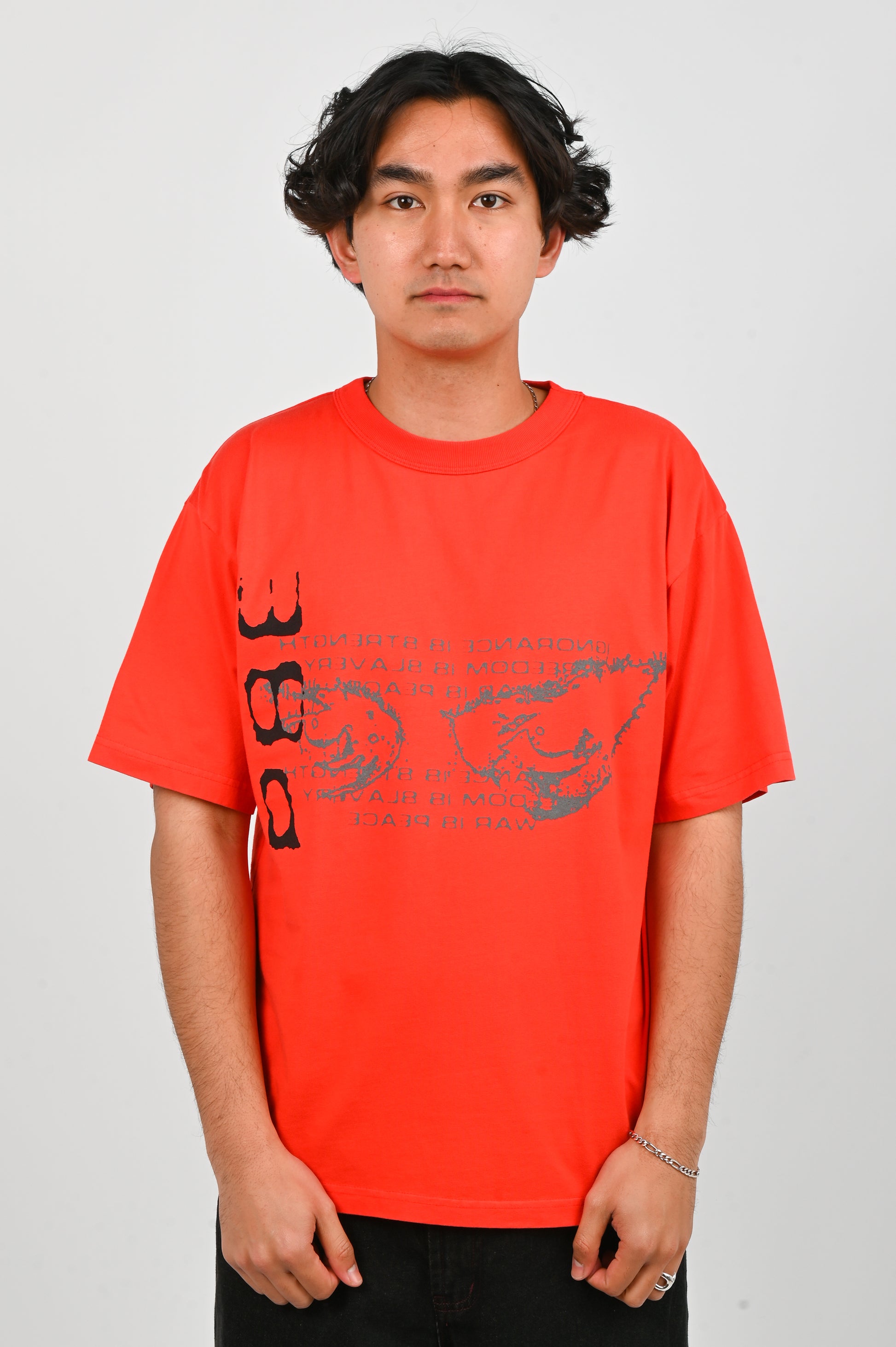 Pseushi 'Watcher' Tee in Red