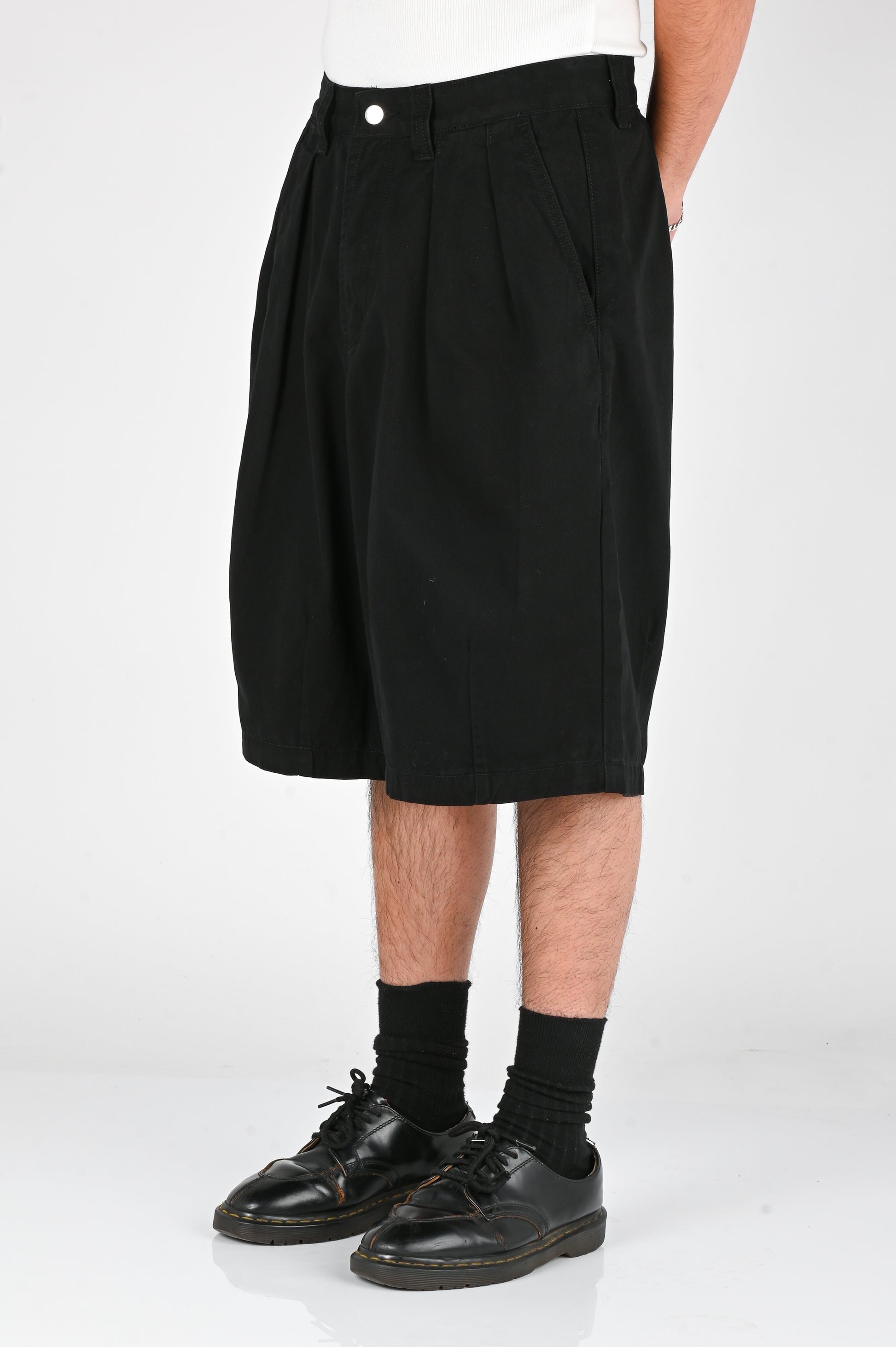 Pseushi Pleated Balloon Shorts in Black
