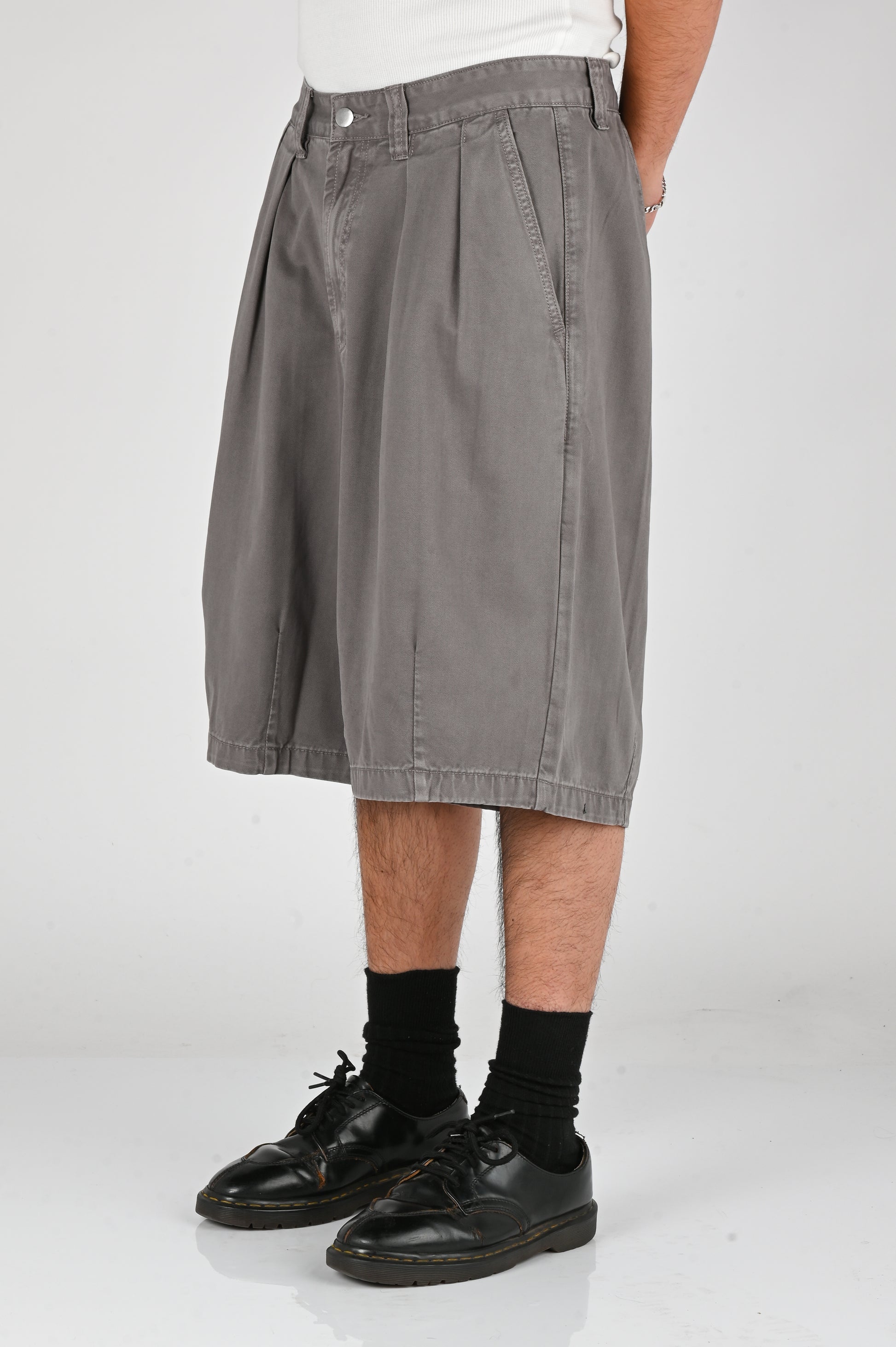 Pseushi Pleated Balloon Shorts in Grey