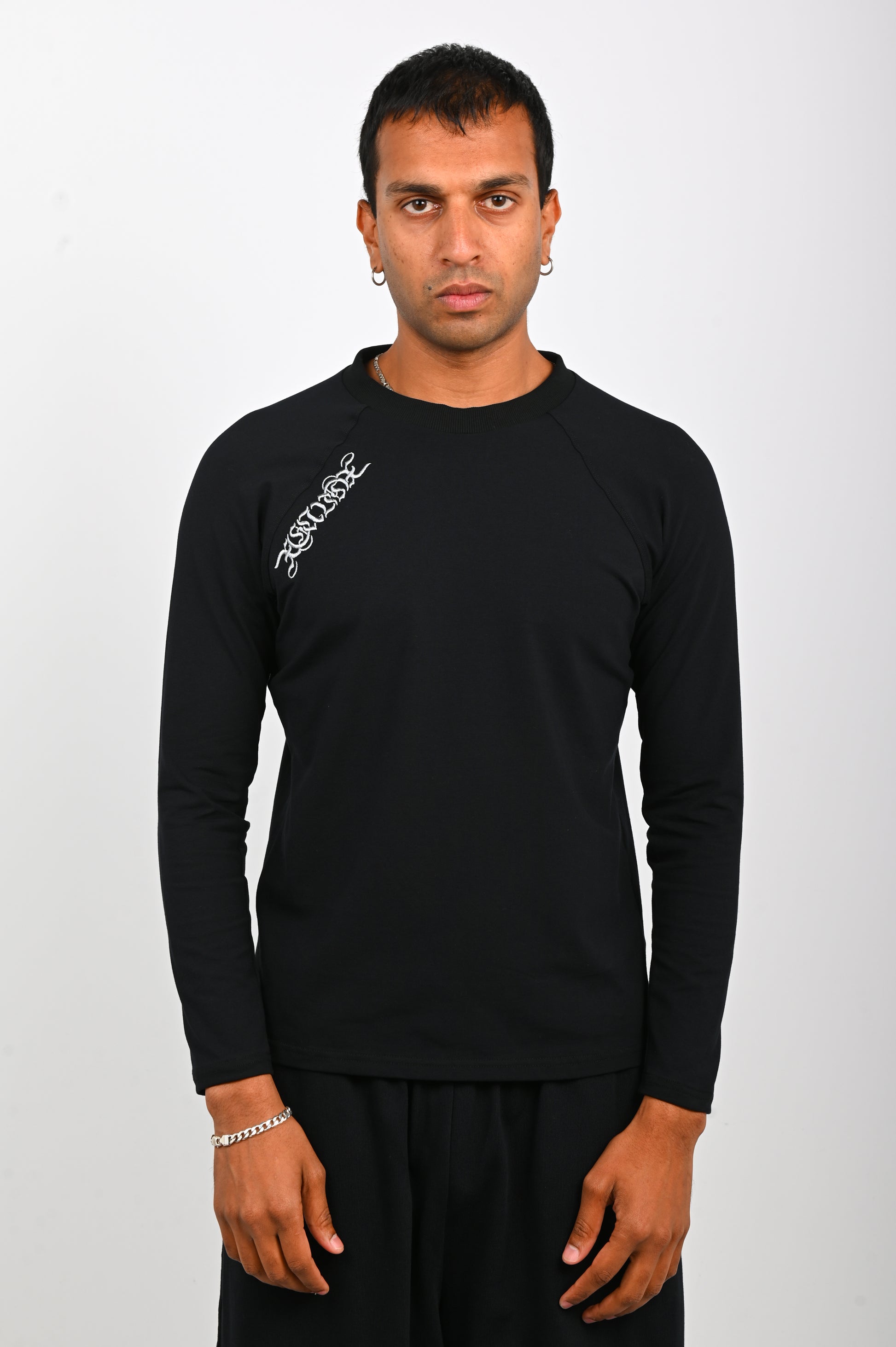 Posture Embroided Long-sleeve in Black