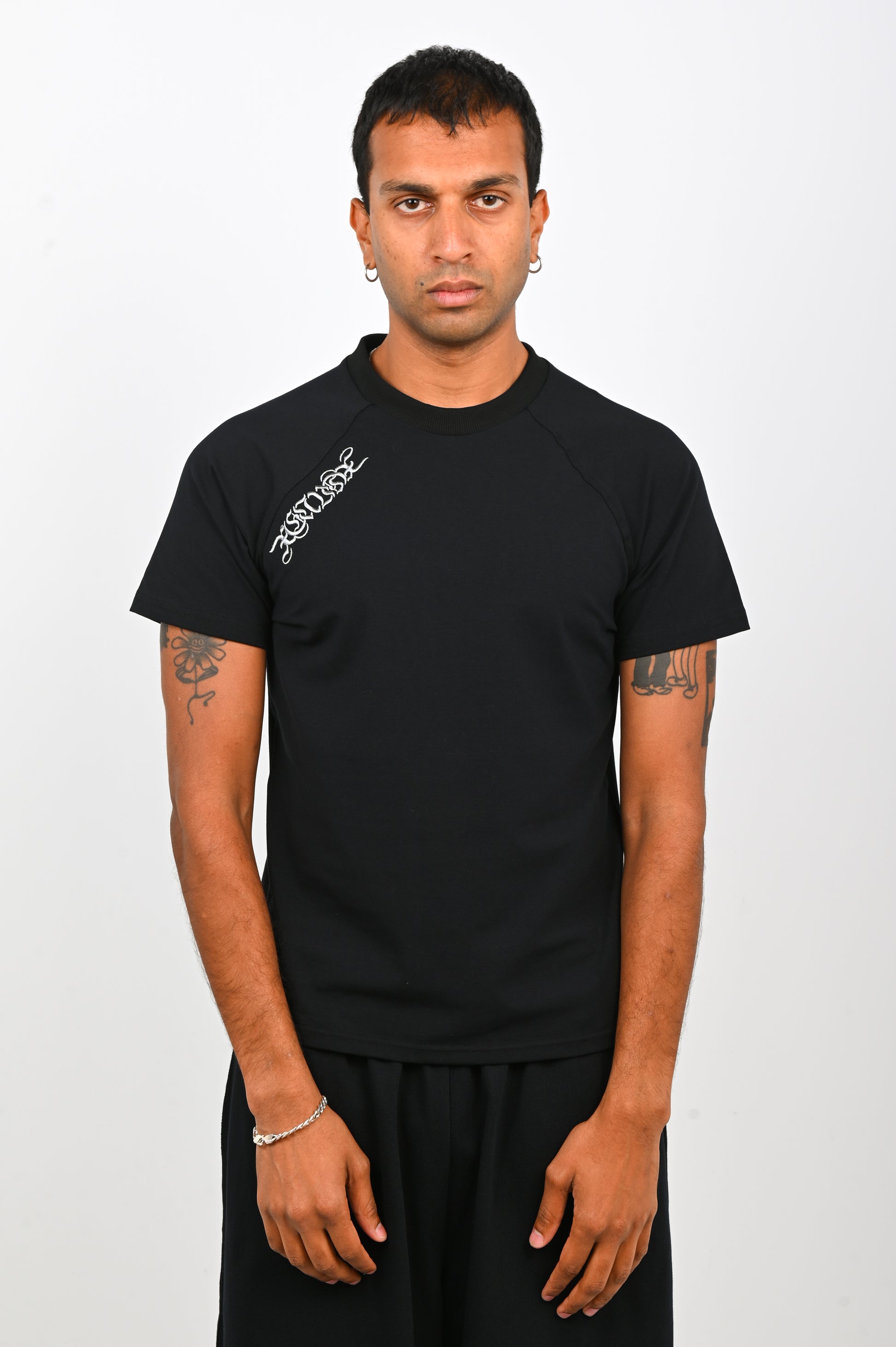 Posture Embroided Short-Sleeve in Black