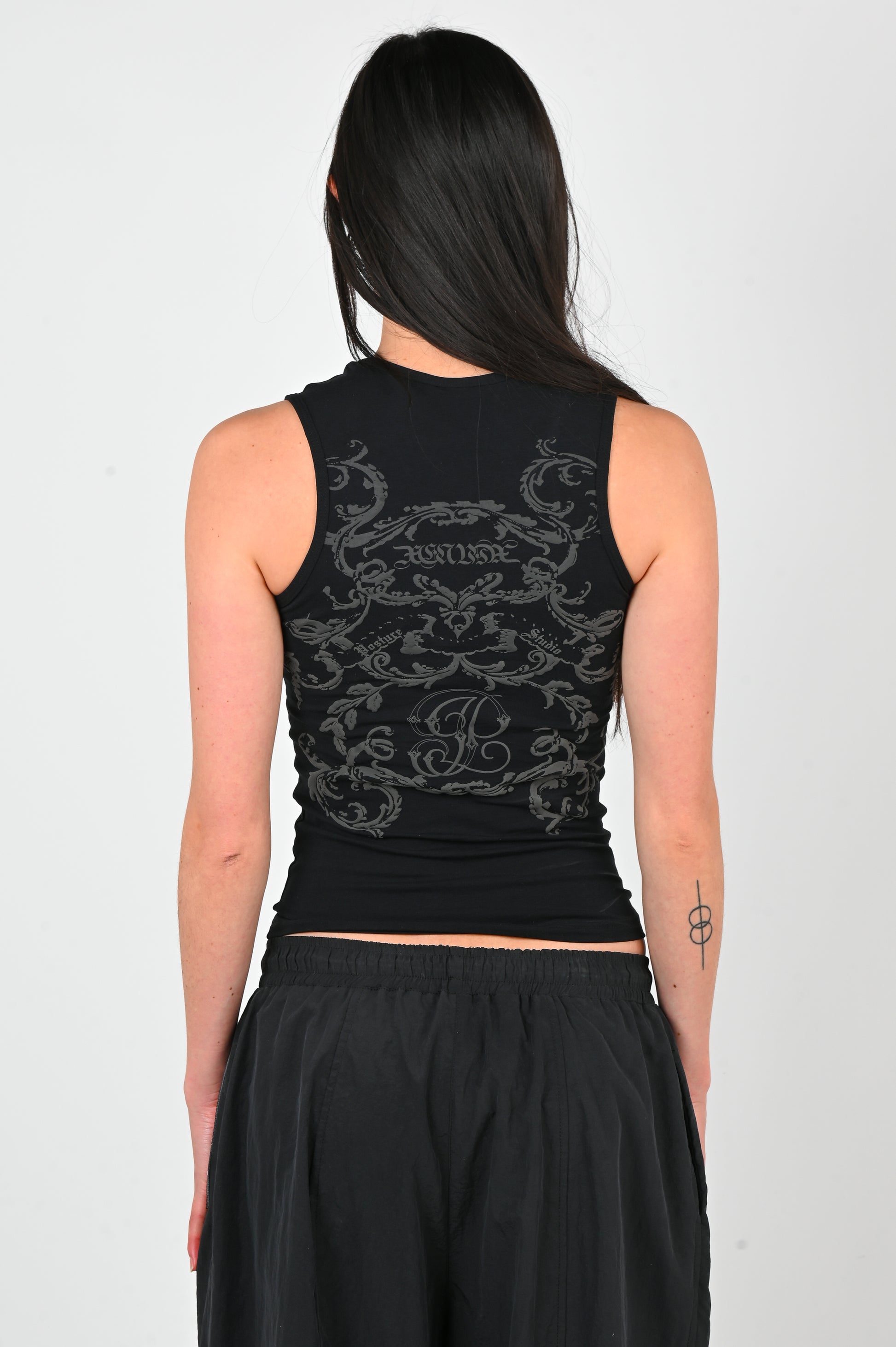 Posture 'Baroque' Singlet in Black