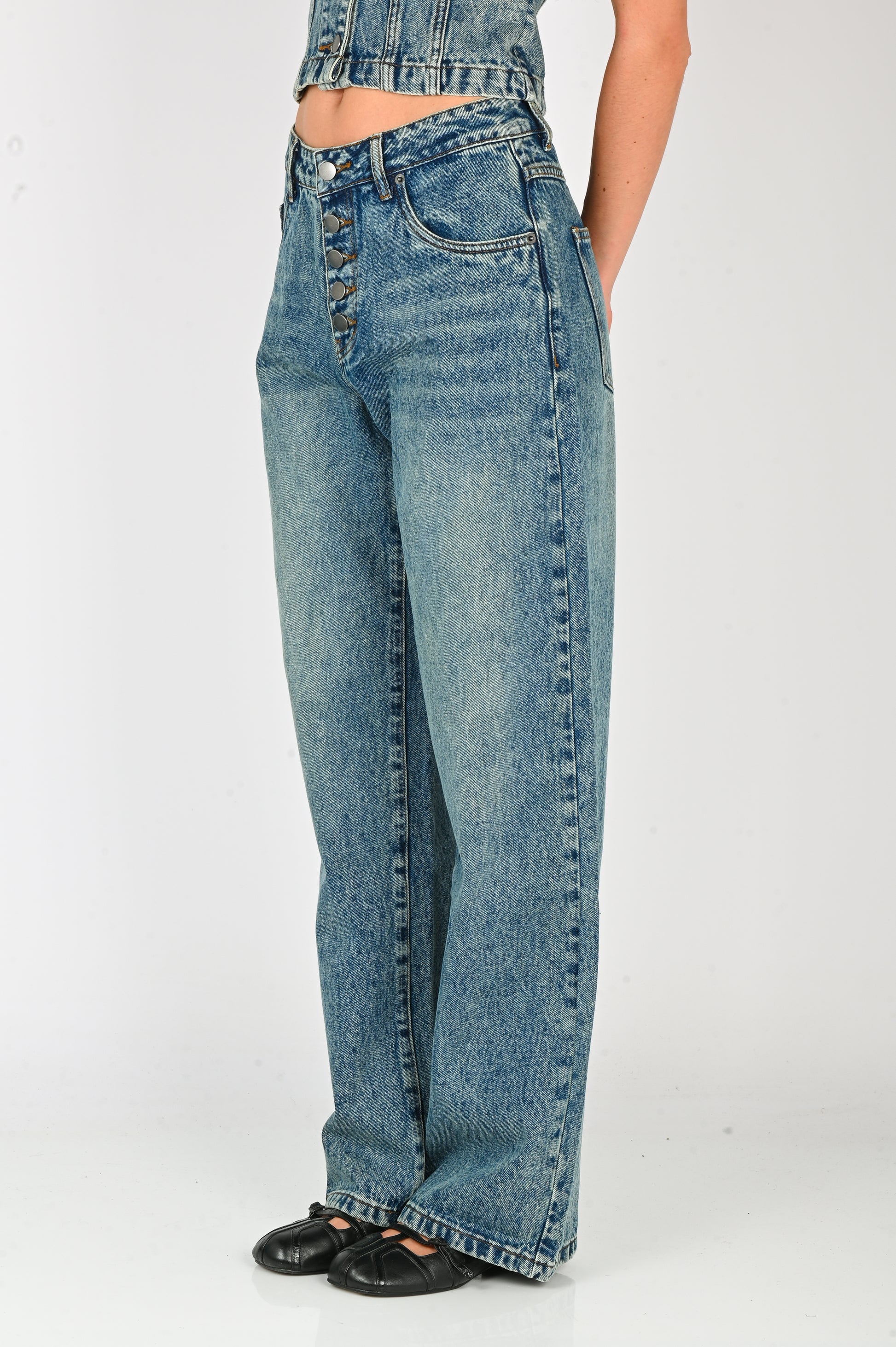 Wynn Hamlyn Button Fly Classic Jeans in Mid Dirty Wash (Womens)