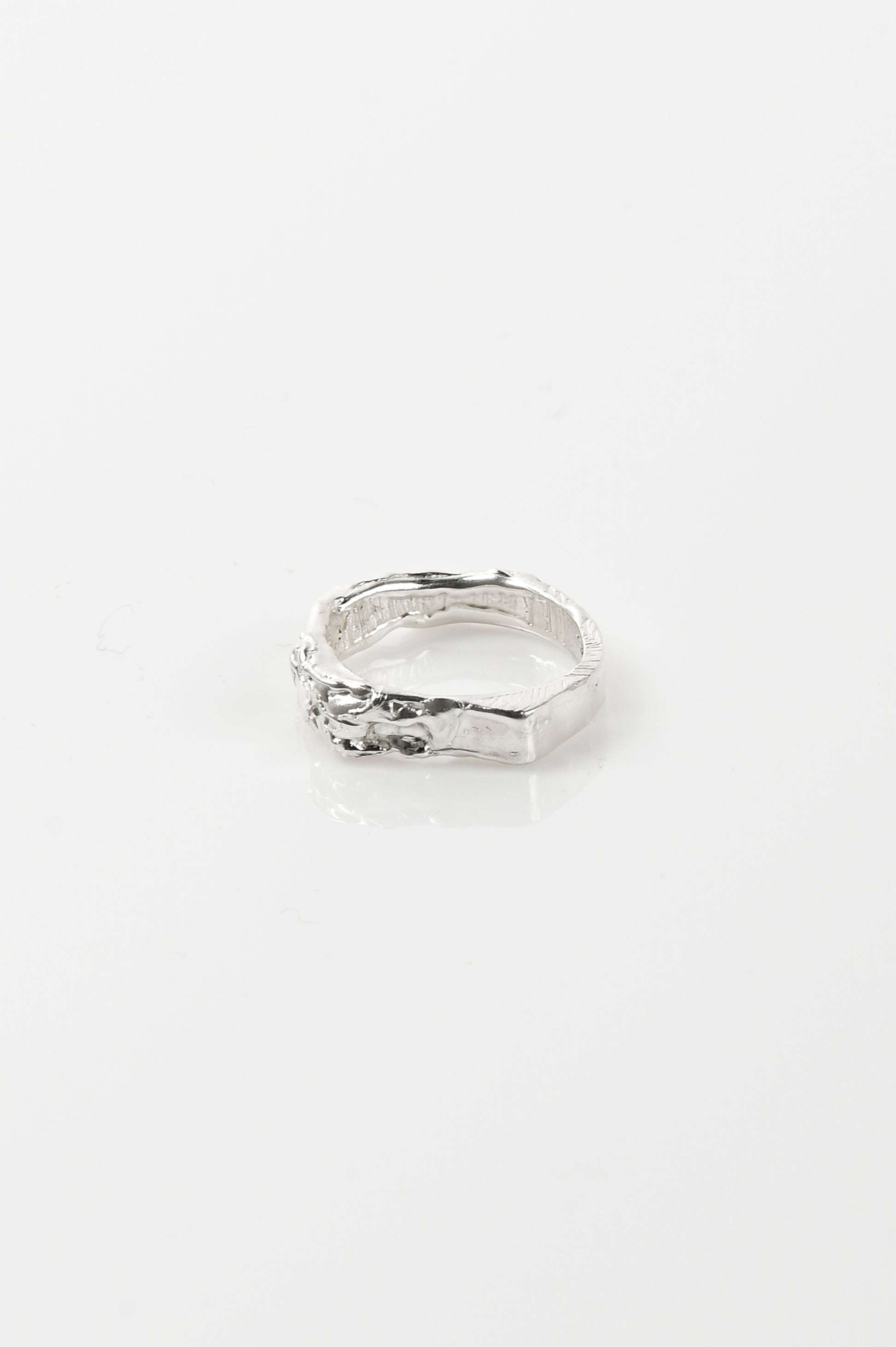 Nadia Ridiandries 'Melting Away' Tiny Ring